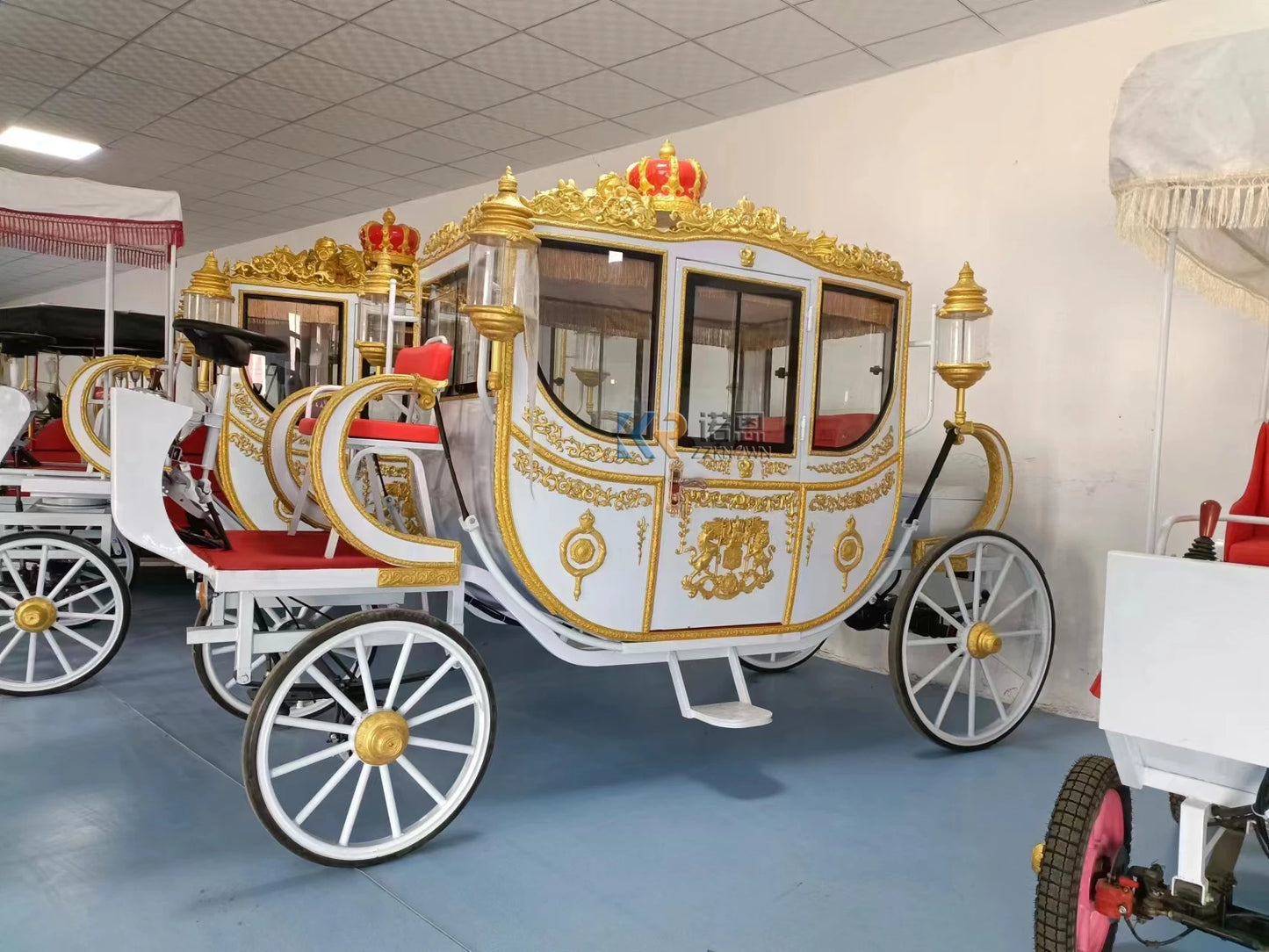 2023 Hot Sale Golden Color Royal Horse Carriage Wagon Wedding Four Wheels Classical Princess Sightseeing Truck